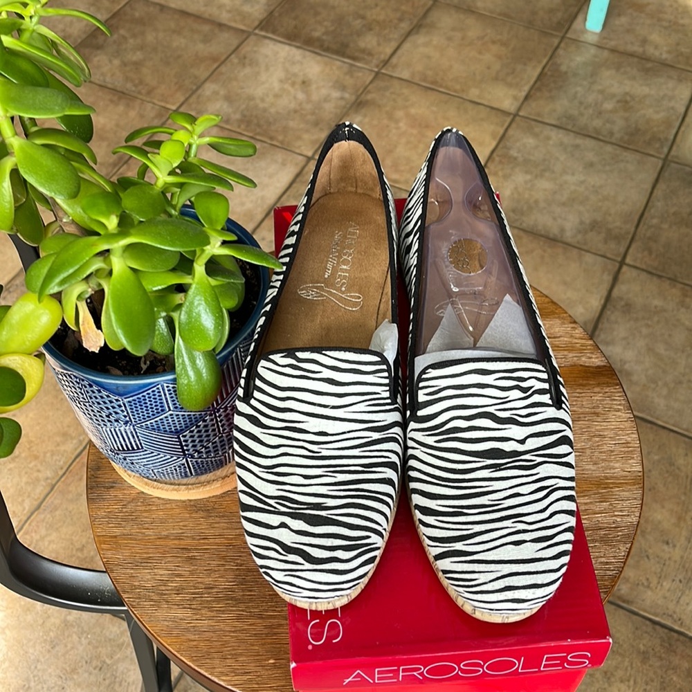 Aerosoles Stitch n Turn Zebra print slip on canvas shoes size 9